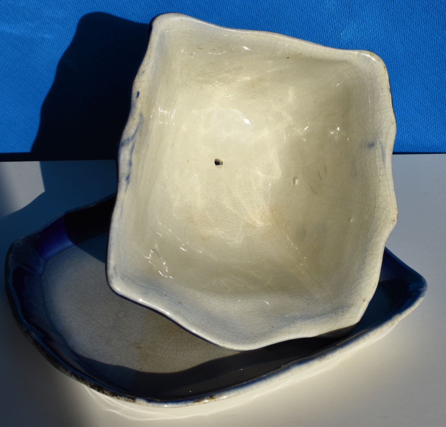 The inside of the lid is clean white and shows an airflow hole