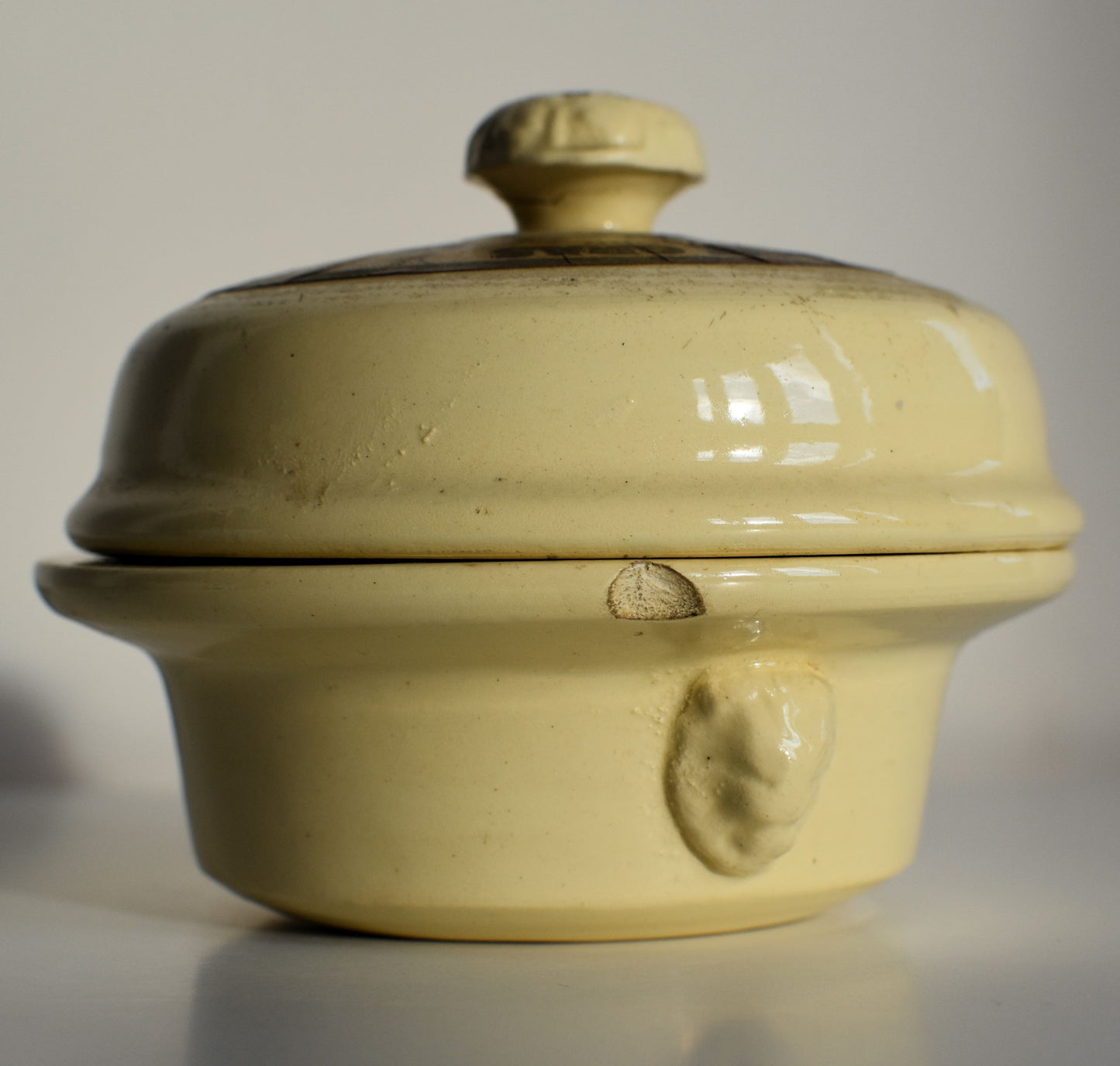There is a chip on one side of the pot