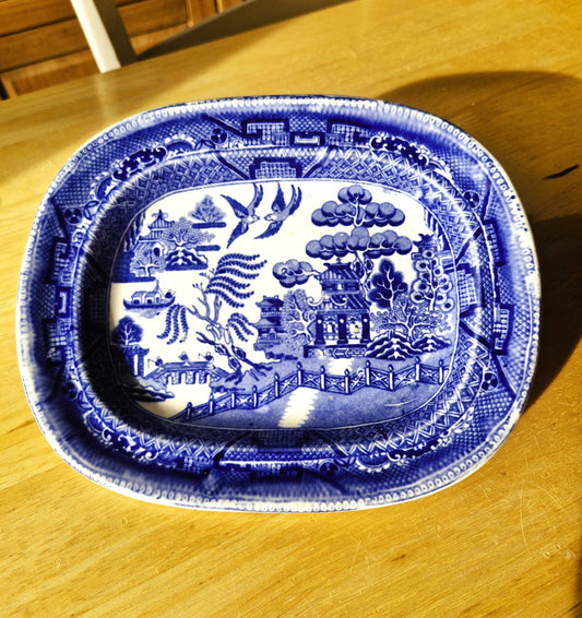  A blue and white rectangular plate in the classic willow pattern, with pagoda and 2 doves