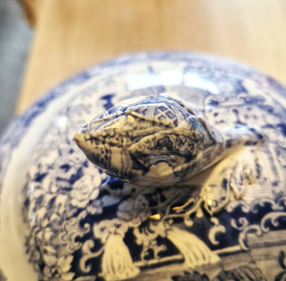 Finial in blue and white pattern shaped like a flower bud
